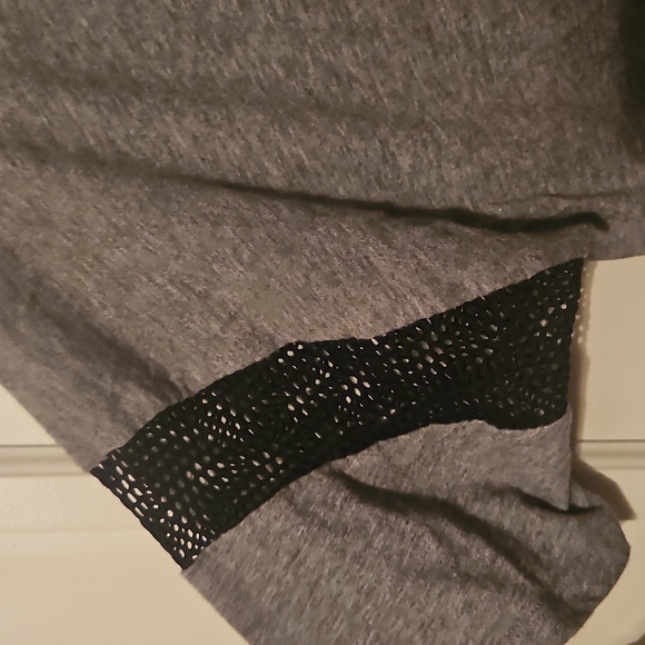 V-Neck T-Shirt with Black PINK Logo - Picture 3 of 4